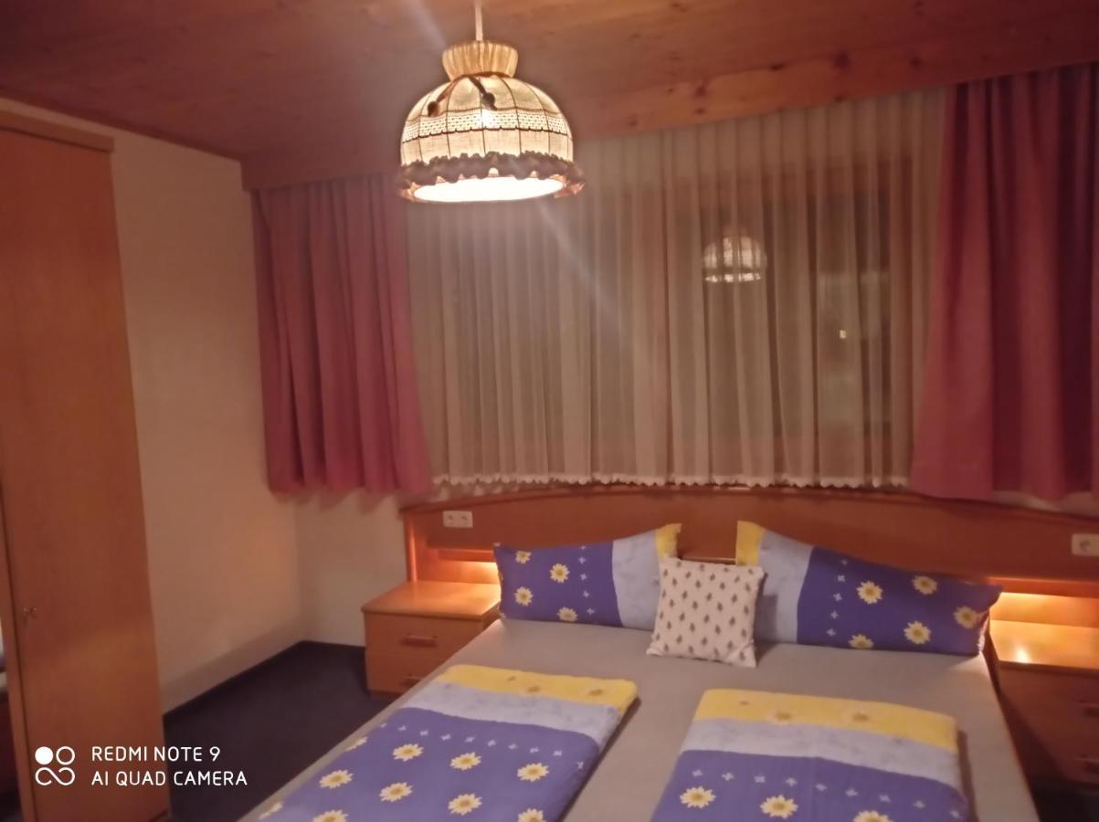 Haus Sonnenschein Appartement Holzgau Buitenkant foto