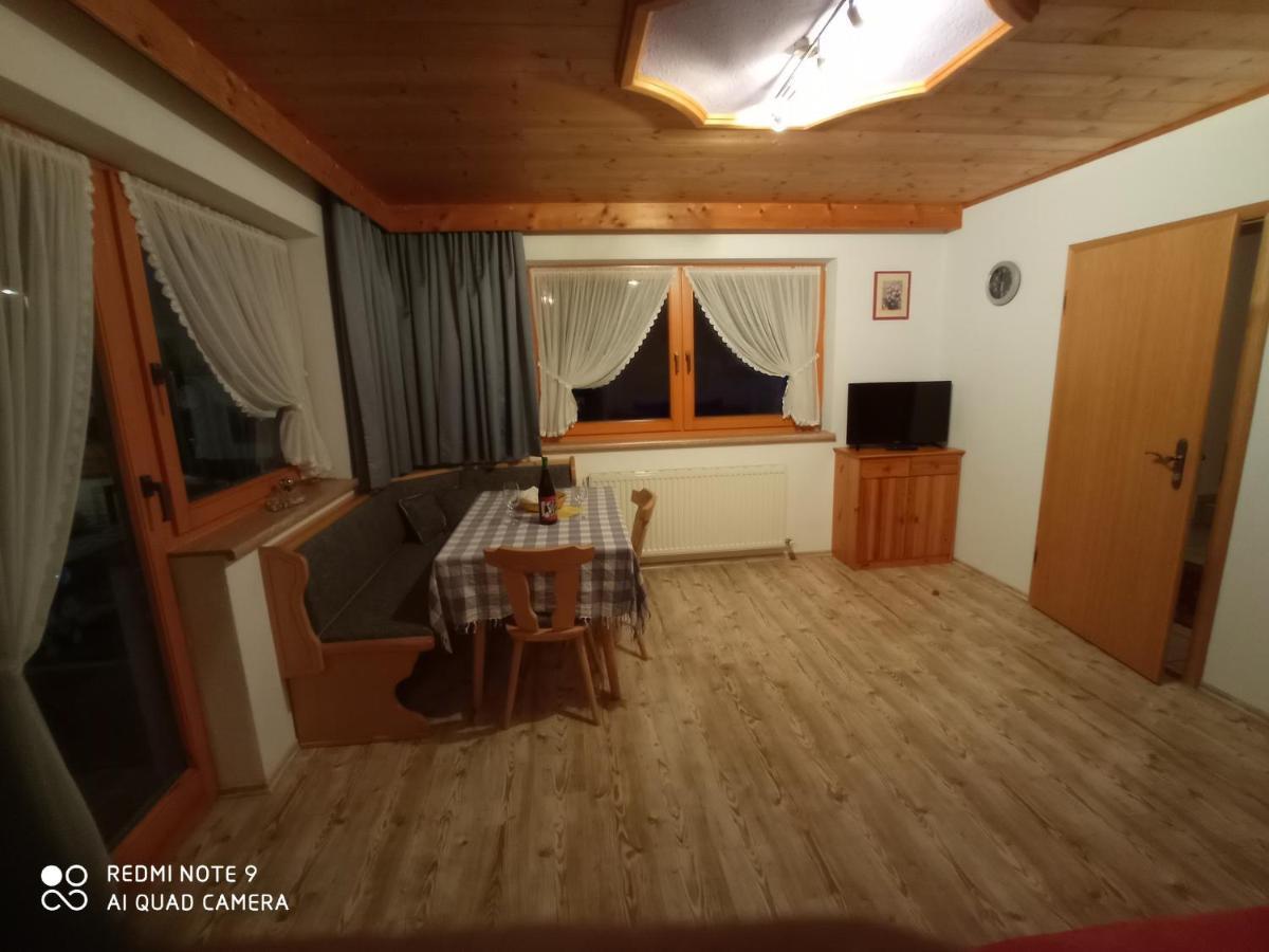 Haus Sonnenschein Appartement Holzgau Buitenkant foto