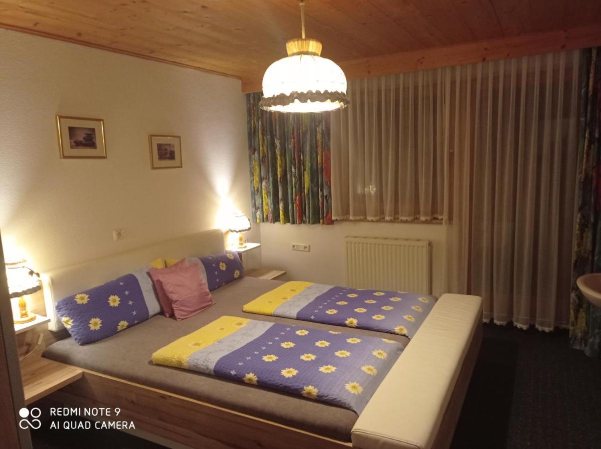 Haus Sonnenschein Appartement Holzgau Buitenkant foto