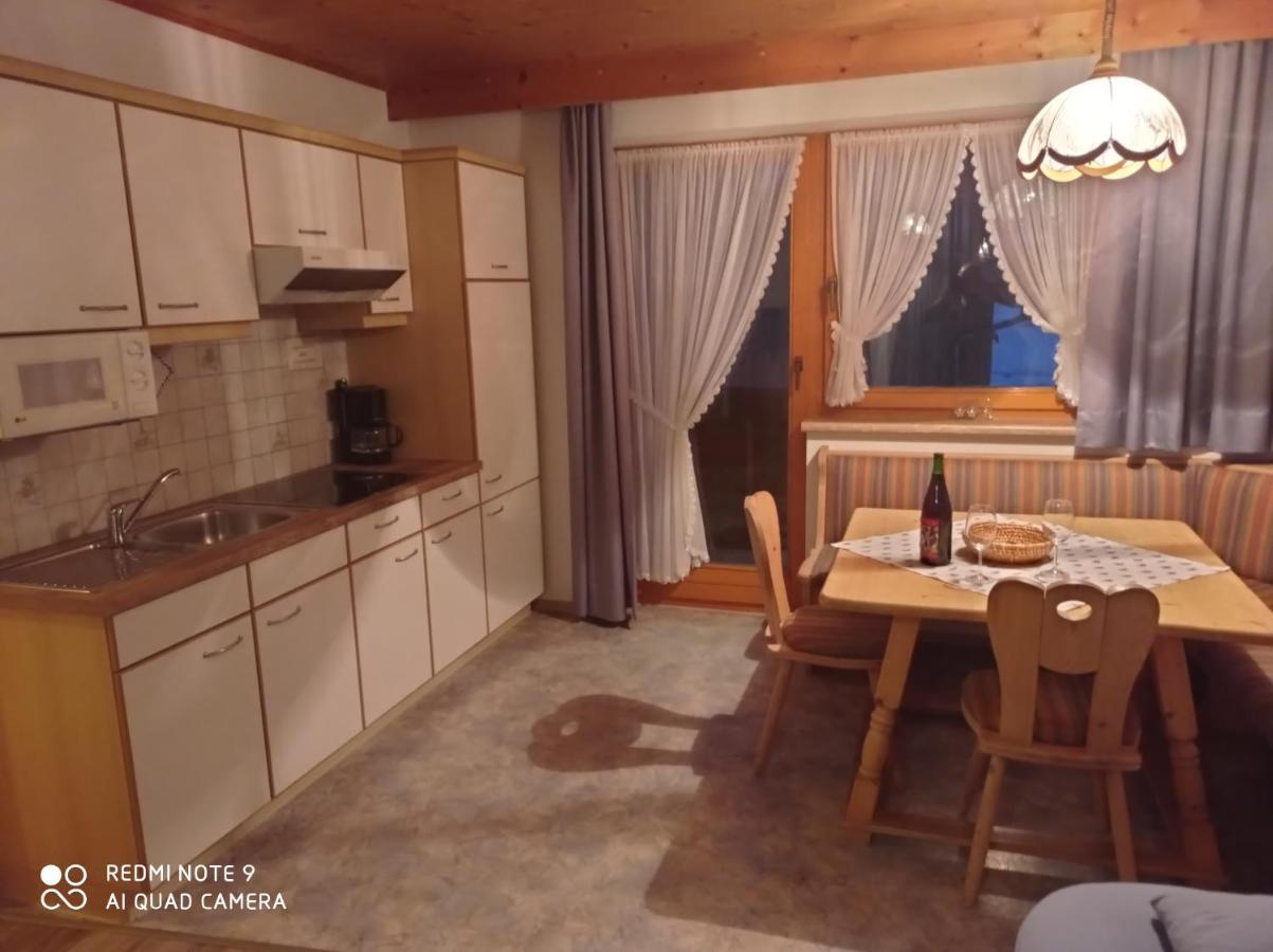 Haus Sonnenschein Appartement Holzgau Buitenkant foto